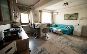 Silver Apartments Near Airport&Mall